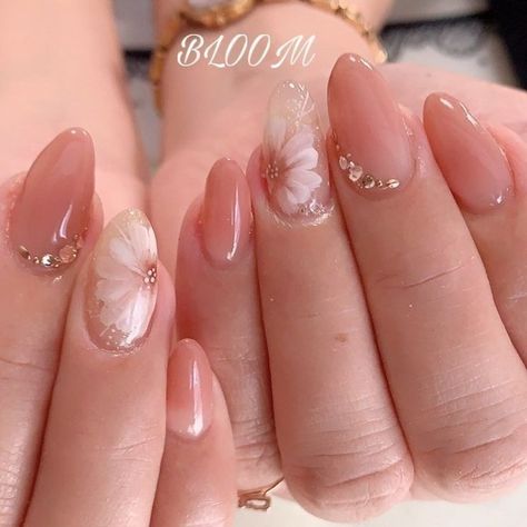 Elegant Nail Designs Classy Beautiful, Nail Art Wedding Elegant, Nail Art Simple Elegant, Summer Nails Art, Elegant Touch Nails, Bridal Nails Designs, Bridal Nail Art, Art Deco Nails, Elegant Nail Art