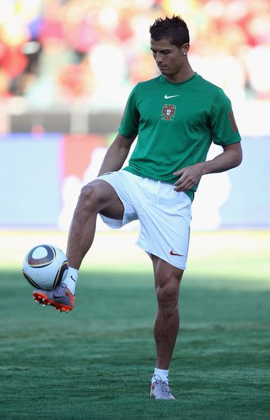 Ronaldo skills Ronaldo Portugal, Ronaldo Skills, Cristiano Ronaldo Style, Cristiano Ronaldo Portugal, Cr7 Wallpapers, Cr7 Jr, Ronaldo Pictures, Cristino Ronaldo, Cristiano Ronaldo Junior