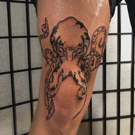 Tattoo Ideas Geometric, Over The Knee Tattoo, Knee Tattoo Ideas, Small Dope Tattoos, The Knee Tattoo, Knee Tattoos, Sunflower Tattoo Sleeve, Brain Tattoo, Octopus Tattoo Design