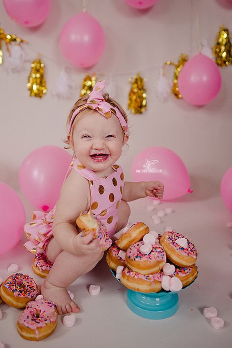 Donut Smash Cake Photography, Doughnut Smash Cake, Kids Donut Party, Smash Cake First Birthday, Doughnut Party, Baby Girl Birthday Theme, Donut Themed Birthday Party, Baby Birthday Photoshoot, Smash Cake Girl