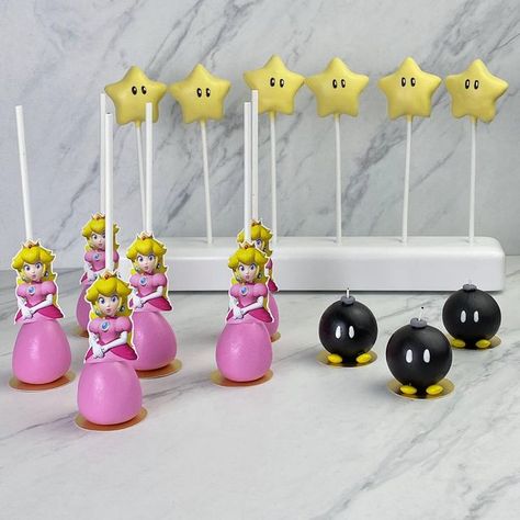 Princess Peach Birthday Centerpieces, Princess Peach And Daisy Birthday Party, Princess Peach Dessert, Princess Peach Candy Table, Princess Peach Party Decorations Diy, Diy Princess Peach Decorations, Super Mario Cakepops, Princess Peach Baby Shower Ideas, Princess Peach Treats