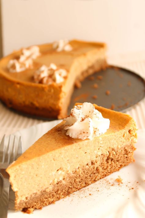 This Pumpkin Spice Cheesecake Recipe is perfect for the holidays! A chewy spice cake crust with a creamy pumpkin filling. Spice Cake Mix Recipes, Spice Cheesecake, Pumpkin Spice Cream, Pumpkin Pie Recipe Easy, Pumpkin Spice Cheesecake, Recipes Pumpkin, Pumpkin Pie Cheesecake, Pumpkin Spice Recipe, Cake Cheesecake