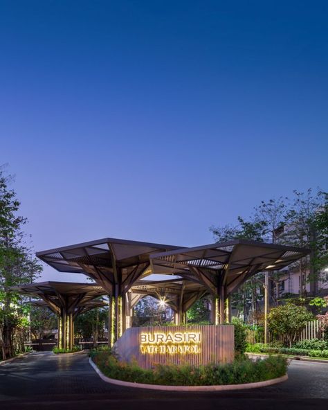 Burasiri Wacharapol Landscape Design by Sanitas Studio | Wison Tungthunya & W Workspace Entrance Signage, Guard House, Entrance Gates Design, Garden Home Decor, Hotel Entrance, Modern Landscape Design, Easy Landscaping, Entrance Design, Landscape Architects