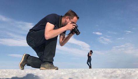 Photography Illusions, Optical Illusion Photography, Photo Illusion, Forced Perspective Photography, Illusion Photography, Illusion Photos, Uyuni Bolivia, Illusion Pictures, Photography Tricks