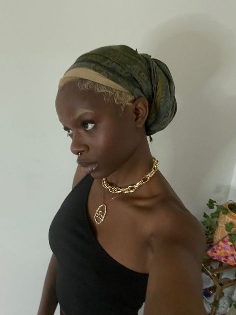 Headscarf Natural Hairstyles, Green Head Wrap, Pashmina Head Wrap, Greek Veiling Styles, Headscarf With Locs, Afro Head Wrap, Hair Wrap Ideas Black Women, Headscarf Styles Boho, Headwraps Black Women