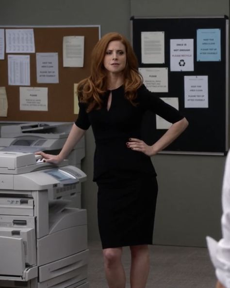 Donna From Suits Outfits, Suits Tv Show Outfits, Suits Series Outfits, Suits Donna Outfits, Donna Paulsen Aesthetic, Donna Suits Outfits, Suits Tv Show Fashion, Donna From Suits, Donna Suits Quotes