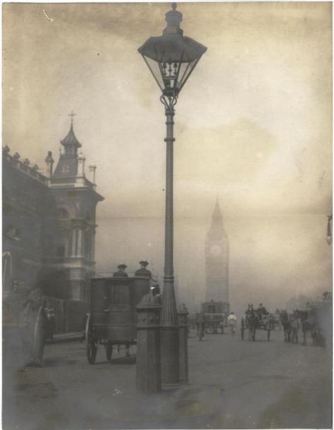 Smog of London hiding Big Ben! - Taken by Linley Sambourne, 1905 Edwardian London, Historical London, Atmospheric Photo, Old Pics, Victorian London, London History, Fleet Street, London Town, Old London