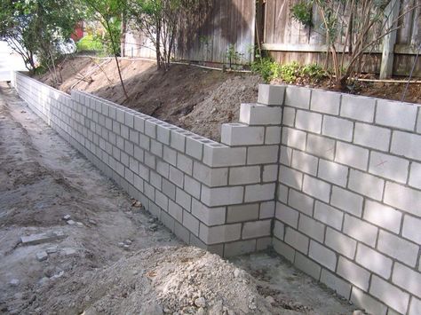 Block retaining wall! Cinder Block Garden Wall, Cheap Retaining Wall, Concrete Block Retaining Wall, Block Retaining Wall, Retaining Wall Construction, Retaining Wall Steps, Diy Retaining Wall, Retaining Wall Design, Building A Retaining Wall