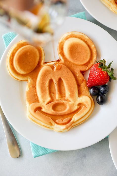 Mickey Mouse Waffle Maker, Mickey Waffles, Pane Dolce, No 2 Pencil, Disney Treats, Waffle Recipe, Waffles Maker, Funnel Cake, Waffle Recipes