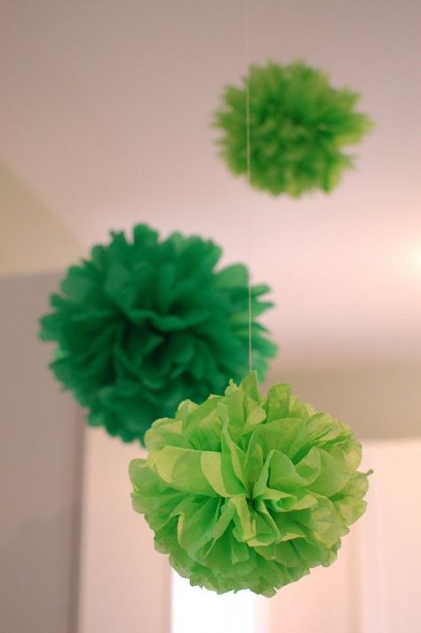 How to make tissue paper pom poms (truffula trees!) Birthday Boards Classroom Preschool, Paper Tree Classroom, Tissue Paper Ball, Birthday Board Classroom, Vows Wedding, Tissue Paper Pom Poms, Paper Balls, Paper Pom Poms, Paper Tree