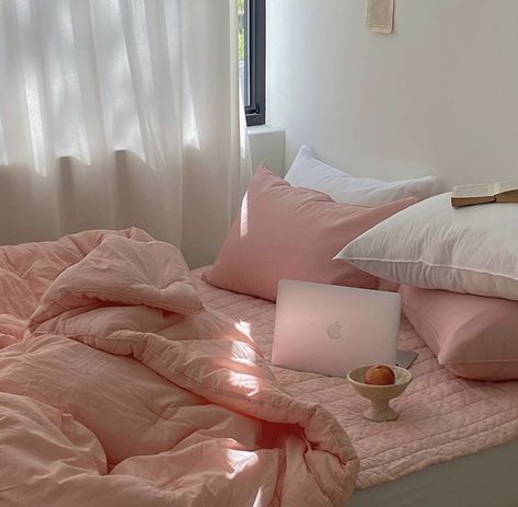 Ig Fillers, Collage House, Pink Bed Sheets, Pink Rooms, Colorful Apartment, Minimalist Room, Pretty Room, Apartment Decor Inspiration, Room Design Bedroom