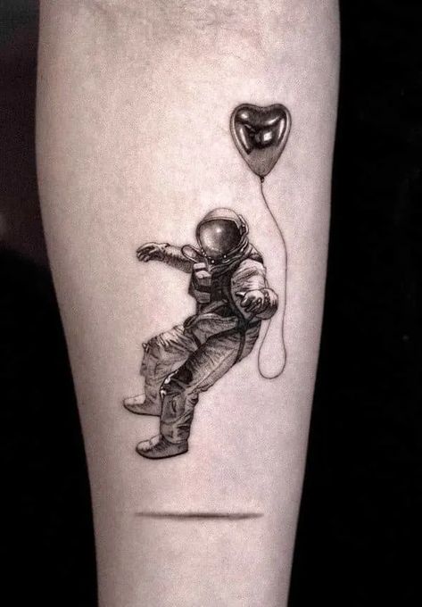 Micro Realism Tattoo Astronaut, Moon Balloon Tattoo, Astronaut With Balloons Tattoo, Floating Astronaut Tattoo, Astronaut Balloon Tattoo, Astronaut Tattoos, Tattoo School, Planet Tattoo, Nape Tattoo