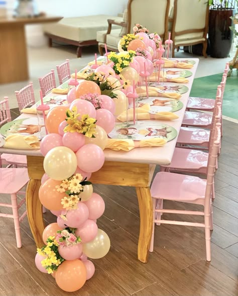 Kids Party Table Set Up, Kids Birthday Party Table Set Up, Kids Birthday Table Set Up, Kids Party Table Set Up Ideas, Pink And Yellow Birthday, Balloon Table Centerpieces, Kids Party Tables, Balloon House, Fairy Garden Birthday Party