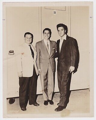 Elvis Presley 1957 Candid 8X10 Original Photo On The Set Of Jailhouse Rock Rare! Elvis 1968, Elvis Cd, Elvis Collectors, Elvis Presley Family, Kodak Photos, Candid Photo, John Lennon Beatles, Jailhouse Rock, Elvis Presley Pictures