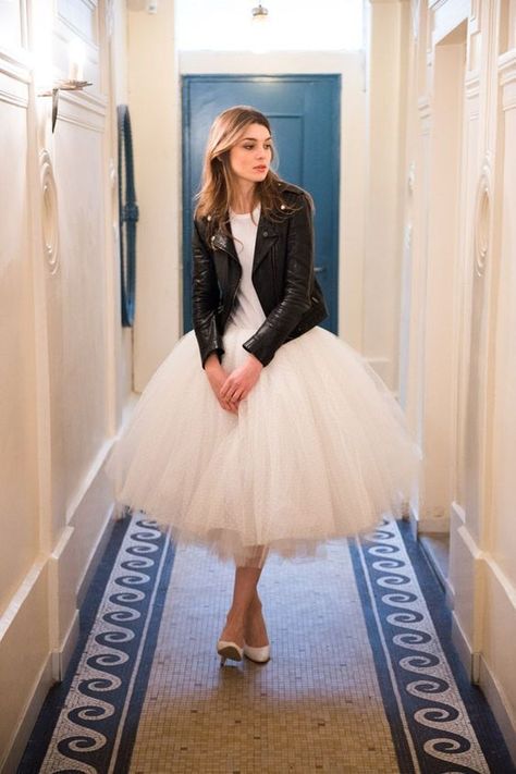 Mariage civil : ces tenues de mariée canon vues sur Pinter... - Grazia.fr Tutu Wedding Dress Tulle Skirts, Tulle Skirt Outfit Wedding, Puffy Tulle Skirt, Tulle Skirts Outfit, Tule Rok, White Tulle Skirt, Gonna In Tulle, Boho Princess, Princess Skirt