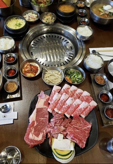 Korean Food Bbq, Korean Bbq Restaurant Aesthetic, K Bbq Aesthetic, Korean Bbq Seoul, Korean Barbecue Aesthetic, Korean Bbq Grill Table, Bbq Aesthetic Night, Korean Bbq At Home Set Up, Kbbq Korean Aesthetic