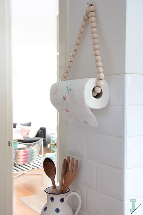 IDAinteriorlifestyle13-052 .........................................................................................................Schmuck im Wert von mindestens g e s c h e n k t !! Silandu.de besuchen und Gutscheincode eingeben: HTTKQJNQ-2016 Diy Paper Towel Holder, Towel Holder Diy, Paper Towel Holder Kitchen, Koti Diy, Kitchen Design Diy, Kitchen Paper Towel, Kitchen Paper, Kraf Diy, Diy Holder