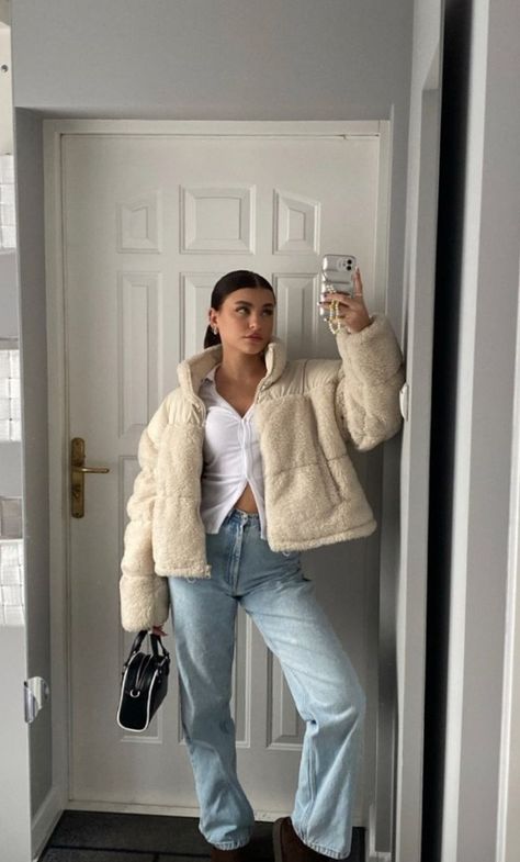 Beige Teddy Jacket Outfit, Teddy Jacket Outfit, Cosy Fits, Fur Jacket Outfit, Instagram Blogging, Fleece Outfit, Borg Jacket, Beige Jacket, Jacket Outfit