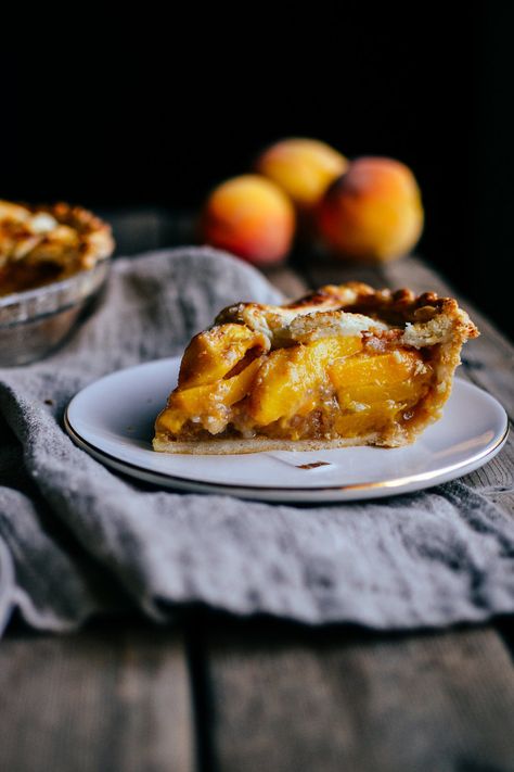 Best Peach Pie, Peach Mango Pie, Peach Pie Recipes, Bake Something, Ginger Peach, Desserts Vegan, Peach Pie, Sweet Pie, Pie Dessert