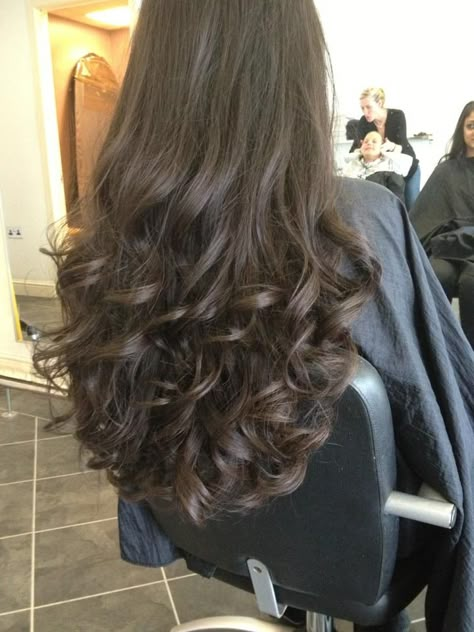 Bouncy blow dry Blow Hairstyle, Blow Dry Hairstyle, Bouncy Blowout Long Hair, Blowout Long Hair, Blow Dry Hair Curls, Blow Dry Hairstyles, Blow Dried Hair, Bouncy Blowout, Effortless Curls