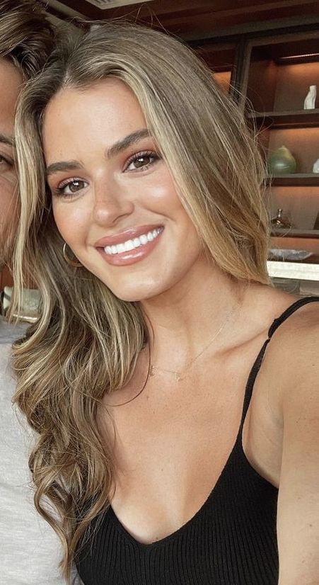 Joni Fletcher Hair, Jojo Fletcher Hair Blonde, Jo Jo Fletcher Hair, Joelle Fletcher Hair, Jojo Fletcher Hair, Fletcher Hair, Brunette To Blonde Before And After, Blonde Dimensional Hair, Jojo Fletcher