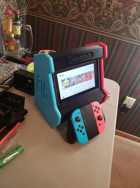 Siempre se puede ser creativo con el nintendo switch guatemala Nintendo Switch Ideas, Diy Nintendo, Nintendo Room, Gamer Room Diy, Arcade Ideas, Drukarka 3d, Video Game Room Design, Arcade Cabinet, Video Game Rooms