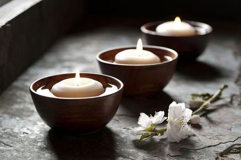 Floating Candles in a Zen Environment Mil Suite, Japanese Style Bathroom, Floating Candle Centerpieces Wedding, Urbane Bronze, Diy Floating Candles, Romantic Centerpieces, Floating Candles Wedding, Chakra Candle, Door Colors