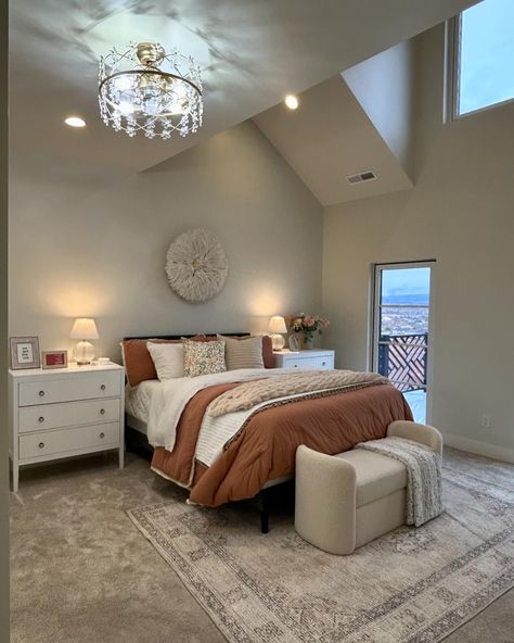 Which bedroom do you like best? It was such a wonderful experience to see and admire the gorgeous homes in the @stgeorgeparadeofhomes Comment GUIDE if you are thinking about relocating to St George Utah. I prepared a Relocation Guide just for people like you. 😊 Photography: @UtahHomesLaura Follow along @utahhomeslaura . . . . . . #utahrealtor #modernhome #homeorganization #floatingshelves #Utah #clean #staged #realestateprofessional #fyp #foryou #dreamhome #housedesign #myhouse #UtahH... Utah House Interior, Utah Bedroom, House Buying, Utah Home, Gorgeous Homes, St George Utah, St George, Relocation, New Room