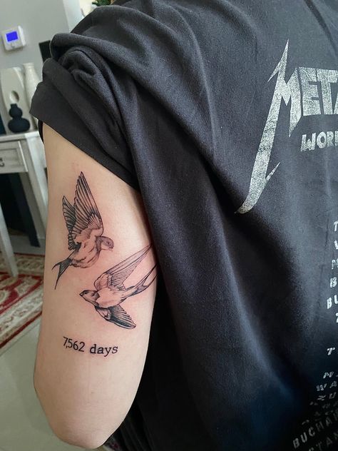 A tattoo for my father. The days I was blessed having him in my life. The mockingbirds stand for braveness and protection of the family. So beautiful and fragile, as life itself. See you some day papa. Mockingbird Tattoo, Love You Papa, Father Tattoos, Techwear Outfits, Bad Tattoos, Life Itself, Some Day, Arm Sleeve Tattoos, Happy Birthday Dad