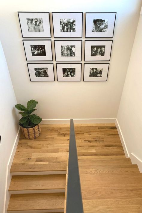 staircase landing gallery wall 
https://almsparkinteriordesign.com/portfolio/ Decoration Cage Escalier, Stair Wall Ideas, Stairs Wall Decor Ideas, Foto Scale, Stairs Wall Design, Stairs Wall Decor, Staircase Wall Design, Stair Landing Decor, Stair Wall Decor