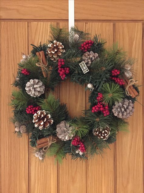 Easy to make homemade wreath. Decorated Wreaths Christmas, Evergreen Christmas Wreaths For Front Door, Wreath Decorating Ideas Christmas Diy, Christmas Diy Wreaths & Garlands, Homemade Wreaths Diy Christmas, Christmas Reef Ideas, Wreath Decorating Ideas Christmas, Diy Christmas Reefs, Christmas Whreat