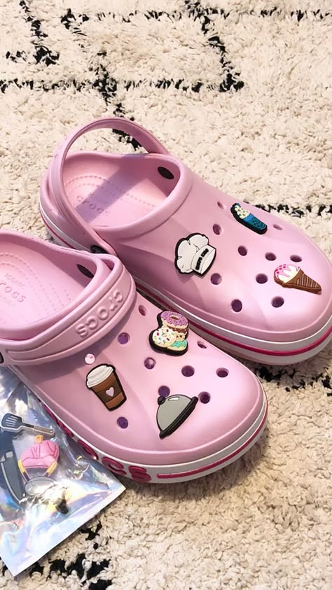 Crocs Decor Ideas, Crocs Aesthetic, Crocs Fashion, Creative Birthday Cakes, Shoe Inspo, Celebrity Look, Pretty Shoes, Shoes Womens, Just Girl Things