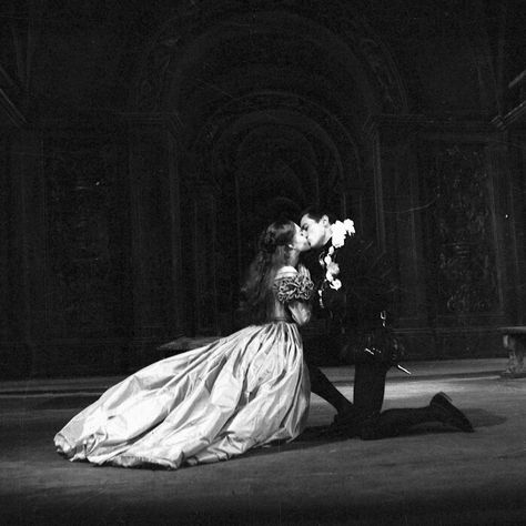 Alain Delon and Romy Schneider - Paris, March, 1961 Night Couple, Romy Schneider, Alain Delon, Arte Fantasy, Pics Art, Beautiful Couple, Two People, Hopeless Romantic, Night Photography