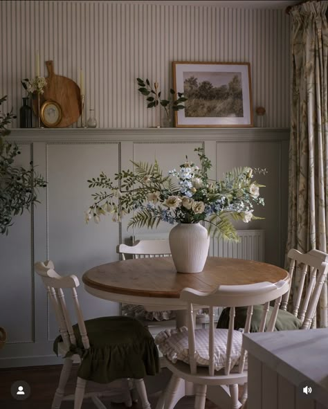 Cottage Core Dining Room, Shaker Wall Panelling, Cottagecore Dining Room, Dining Room Paneling, Farmhouse Style Kitchen Table, Shaker Wall, Antique Dining Room, Dining Room Shelves, Cottage Dining Rooms