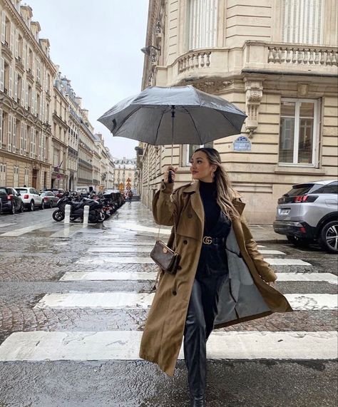 Photoshoot In The Rain, Umbrella Photoshoot, Spring Photoshoot Outfits, Girl In Rain, Autumn Photoshoot, Rain Dress, Ig Pics, Paris Vibes, Umbrella Girl