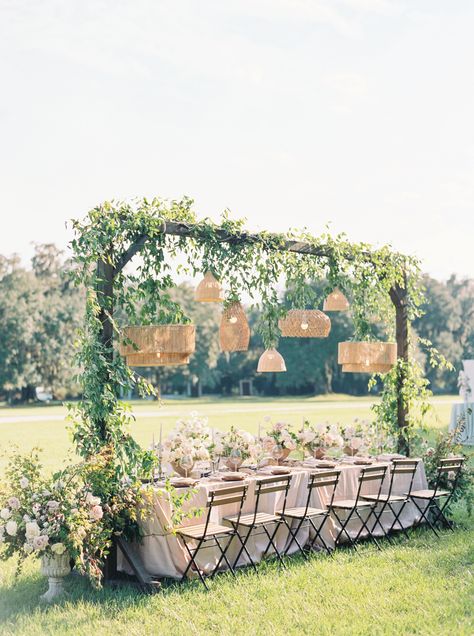 An Artisan Editorial in the Gardens of Middleton Place | Charleston Wedding Inspiration | Gallery | Item 46 Intimate Wedding Dinner, Wedding Dinner Table Setting, Photo Farm, Ikea Garden, Outdoor Tent Wedding, Courtyard Wedding, Middleton Place, Events Place, Wedding Table Designs