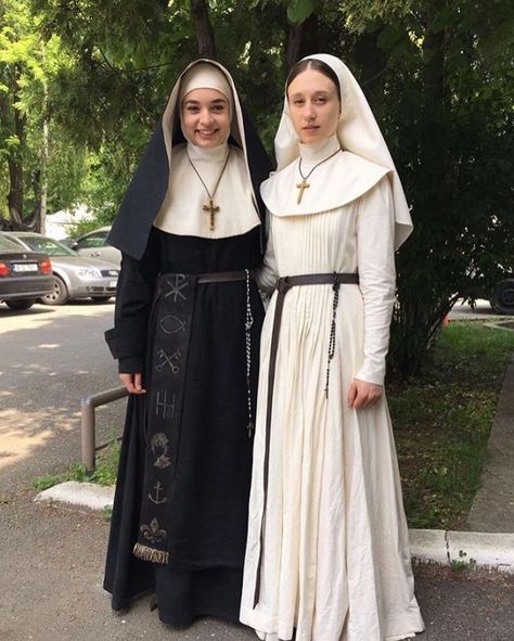 Headcanons Ideas, Christian Veils, Nun Outfit, Nuns Habits, Nun Costume, Lorraine Warren, Taissa Farmiga, The Nun, Character Outfits