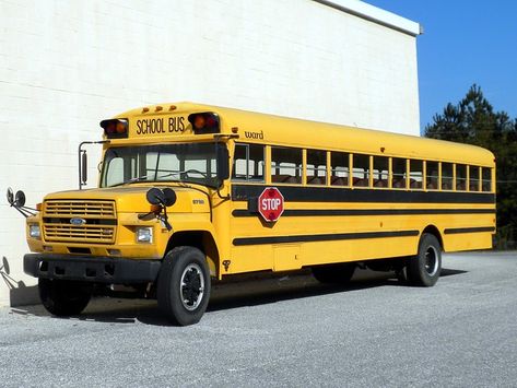 Blue Sky Wallpaper, Old School Bus, School Bus Conversion, School Buses, Vintage Vehicles, Old Lights, Sky Wallpaper, Bus Conversion, Chur