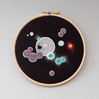 Elin Thomas - Art in a Petri Dish Elin Thomas, Textiles Coursework, Science Wall Decor, Microbiology Art, Mould Art, Cells Art, Science Wall, Cabinet Of Curiosity, Petri Dishes