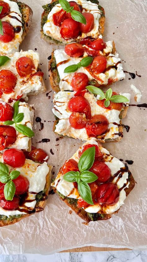 Ciabatta Appetizer, Burrata Ciabatta, Buratta Recipe, Chic Appetizers, Pesto And Burrata, Roasted Tomato Pesto, 2023 Sign, Pesto Pizza Recipe, Vsg Recipes