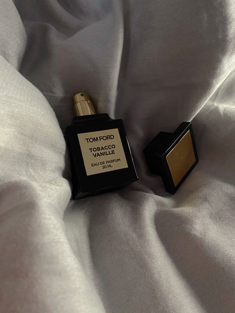 Mens Fragrance Aesthetic, Tom Ford Cologne Aesthetic, Tom Ford Perfume Aesthetic, Men Perfume Aesthetic, Fragrances Aesthetic, Tom Ford Aesthetic, Ford Aesthetic, Aesthetic Fragrance, Parfum Aesthetic