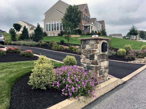 Design Ideas For Stone Mailbox Landscaping Landscaping Around Mailbox Curb Appeal, Landscaping Around Brick Mailbox Ideas, Landscape Ideas For Mailbox Area, Planting Around Mailbox Front Yards, Landscape Around Mailbox Ideas, Brick Mailbox Landscaping, Brick Mailbox Ideas Curb Appeal, Stone Mailbox Ideas Curb Appeal, Mail Box Landscaping