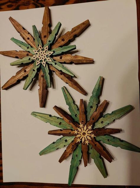 Laundry Pins Crafts Ideas, Close Pin Snowflakes, Clothpins Crafts, Crafts With Clothes Pins, Clothespin Stars, Strainer Crafts, Clothes Pin Ornaments, Clothespin Crafts Christmas, Close Pin