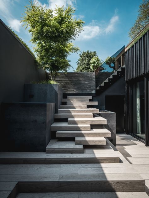 Outside Stairs Design, Luxury Stairs, Outside Stairs, Landscape Stairs, Staircase Outdoor, Modern Backyard Landscaping, Exterior Stairs, Stairs Architecture, Floating Stairs