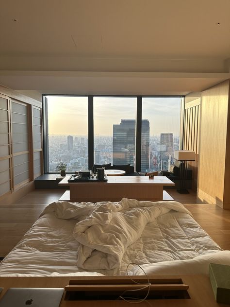 Penthouse Apartment Bedroom, Floor To Ceiling Window, Scandinavian Floor, Ceiling Window, City View Apartment, Apartment In New York, Scandinavian Style Home, Dream Apartment Decor, Pastel Room