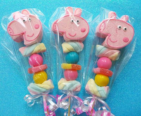 10 Peppa Pig Marshmallow Kabob Pops Peppa Pig Birthday Party, Peppa Pig Party, Pig Party, Peppa Pig Birthday, Pig Birthday, Cakepops, Living Food, Peppa Pig, 4th Birthday