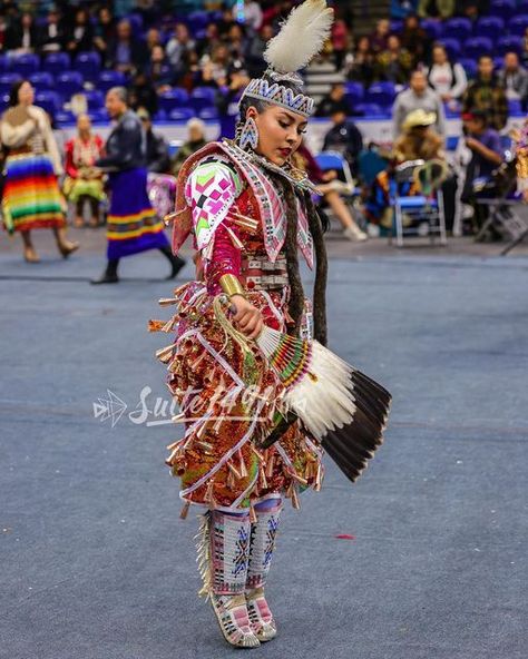 Native Jingle Dress, Jingle Dress Dancer Powwow Regalia, Indigenous Outfit Ideas, Old Style Jingle Dress Regalia, Indigenous Spirituality, Jingle Dress Regalia, Native American Jingle Dress, Ojibwe Art, Native American Powwow