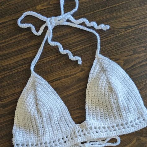 White crochet bikini bra with straps🤍 Perfect for summer Size medium DM me for a customised order (different colour or size) Click link in bio for more details Click link in bio to purchase #crochet #bikini #knitting #crochetdesigns #fashion #design #patterns #jem_crochets Summer Autumn Outfit, Knit Bra, Fashion Design Patterns, Autumn Outfits, Creative Photos, Bra Top, Design Patterns, White Crochet, Crochet Designs