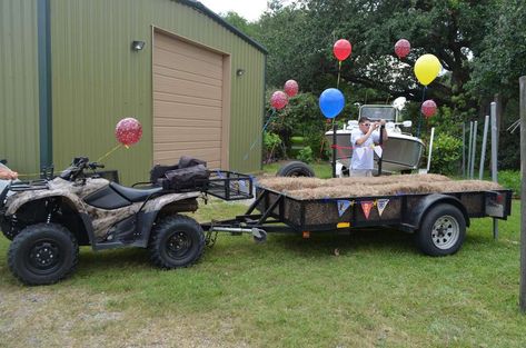 Hay Ride Kid Friendly Halloween Party Games, Hay Ride Ideas, Hayride Party, Cowboy Birthday Party Ideas, Pumpkin Patch Birthday, Fall Festival Games, Fall Feast, Hay Ride, Pumpkin Patch Party