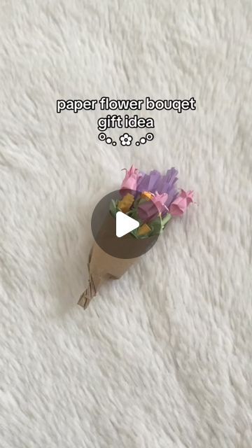 How To Make Small Paper Bouquet, How To Make A Mini Paper Bouquet, Small Flower Bouquet Paper, Post It Flower Bouquet, Easy Paper Flowers Bouquet, Small Paper Flower Bouquet Diy, How To Make A Bouquet With Paper, How To Make Small Paper Flowers, Small Paper Bouquet